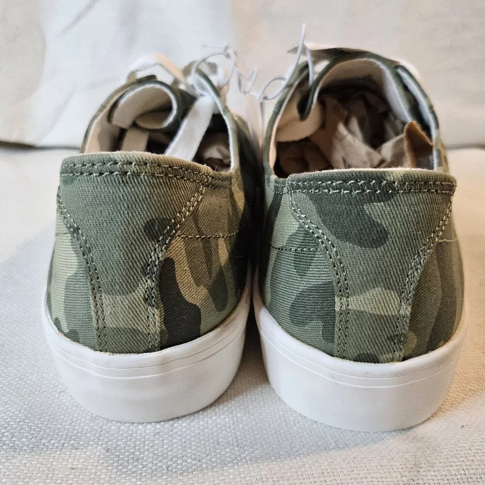 Old Navy Women's Green Camo Lace Up Sneakers - Size 9 - Picture 4 of 9
